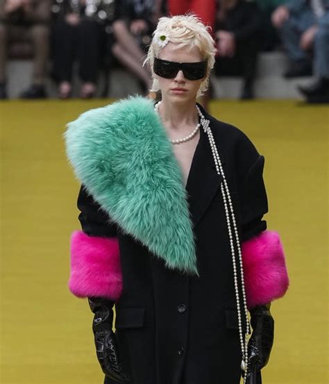 I tagli capelli per l'Autunno Inverno 2023 suggeriti da Gucci